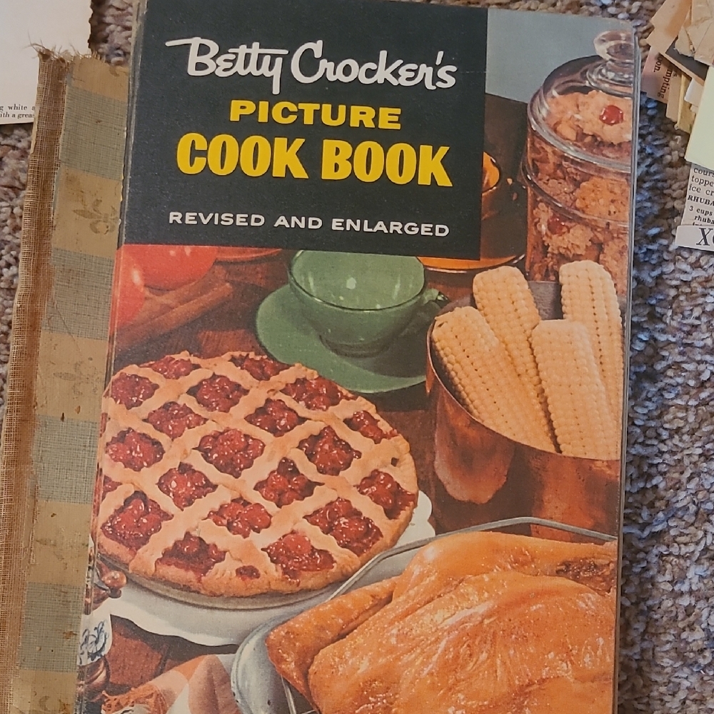 Betty Crocker Picture Cook Book with Vibrant Food Imagery